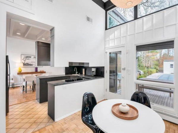 Luxurious 3-Bedroom Retreat in Hampton Bays - Your Coastal Escape Awaits